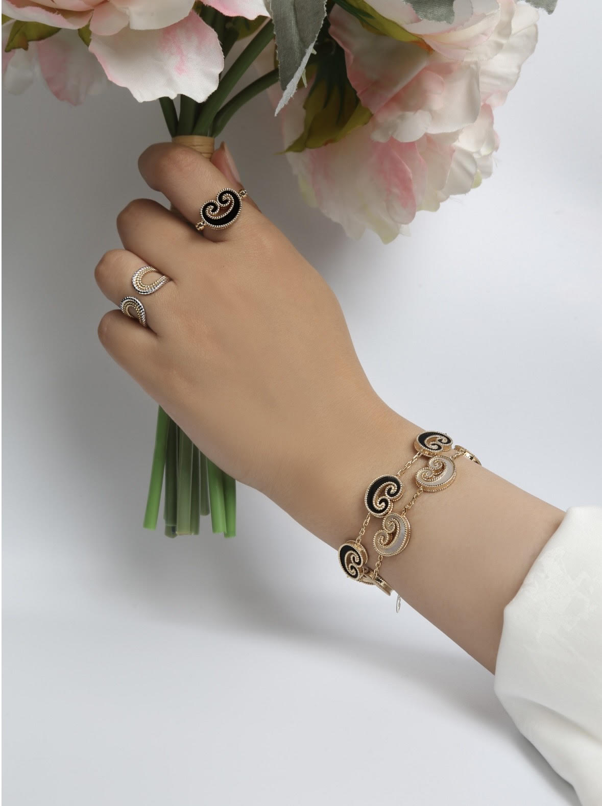 Akants mother-of-pearl bracelet - الصورة 3