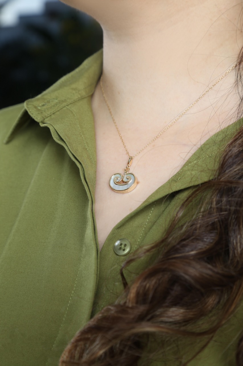 Akants Mother of Pearl Necklace - الصورة 2